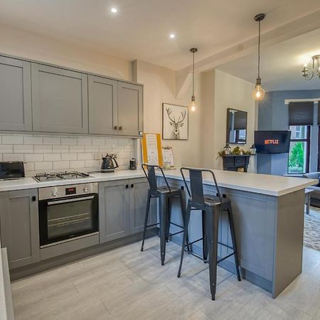 Charming City Home, Beside The Serene Ormeau Park Белфаст Экстерьер фото