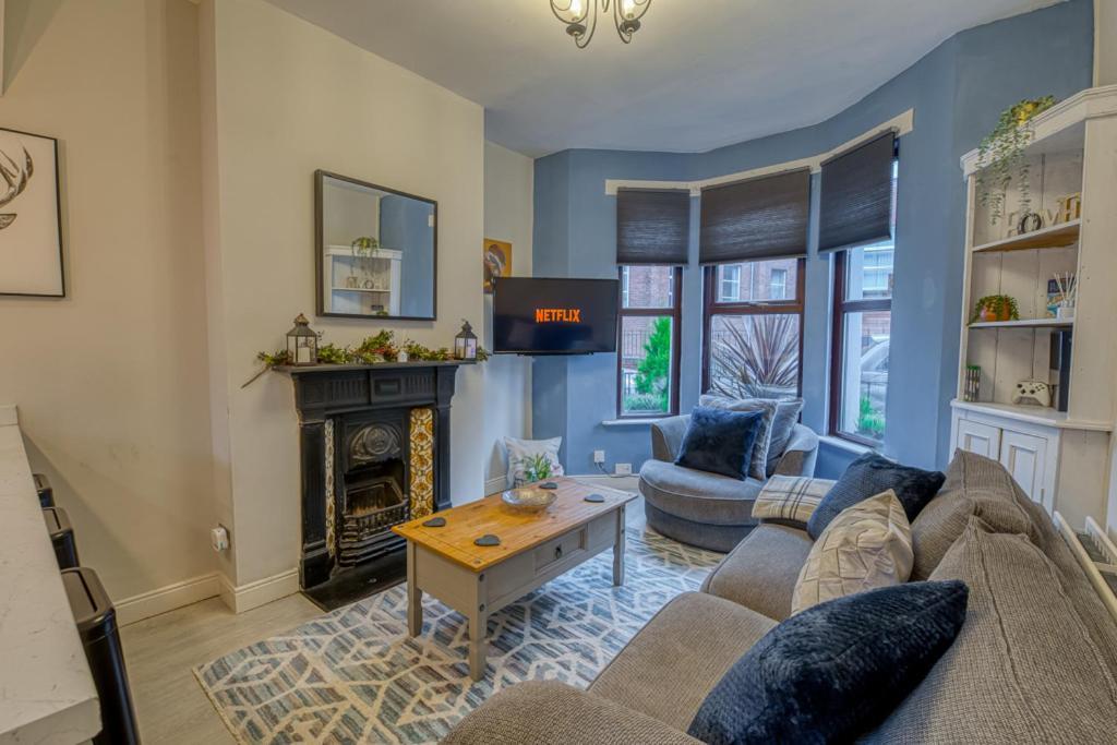 Charming City Home, Beside The Serene Ormeau Park Белфаст Экстерьер фото